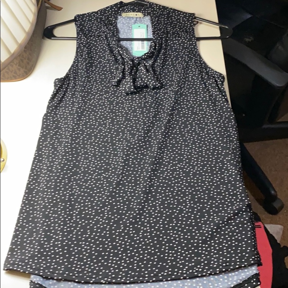 Polka dot top black and white